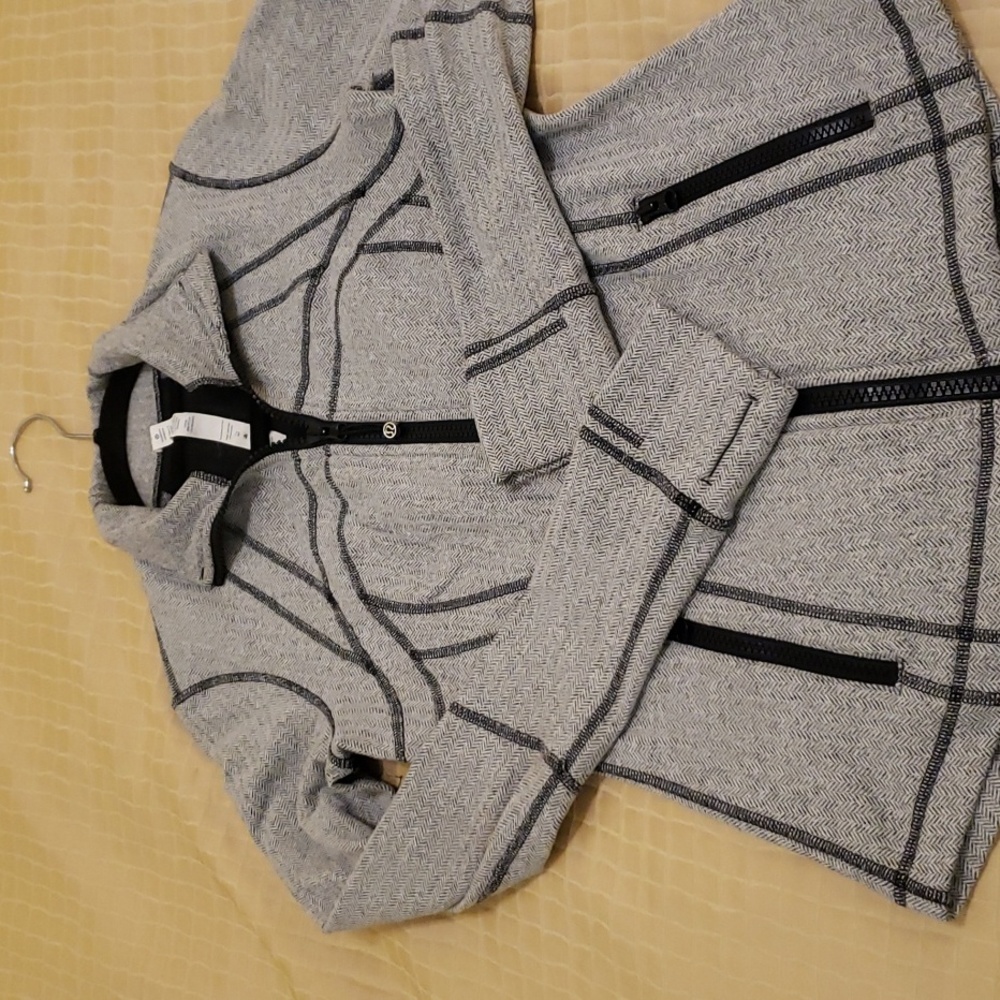 Lululemon Size 8 Black/White Zip-Front Jacket